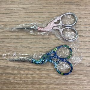Set of 2 embroidery scissors NEW